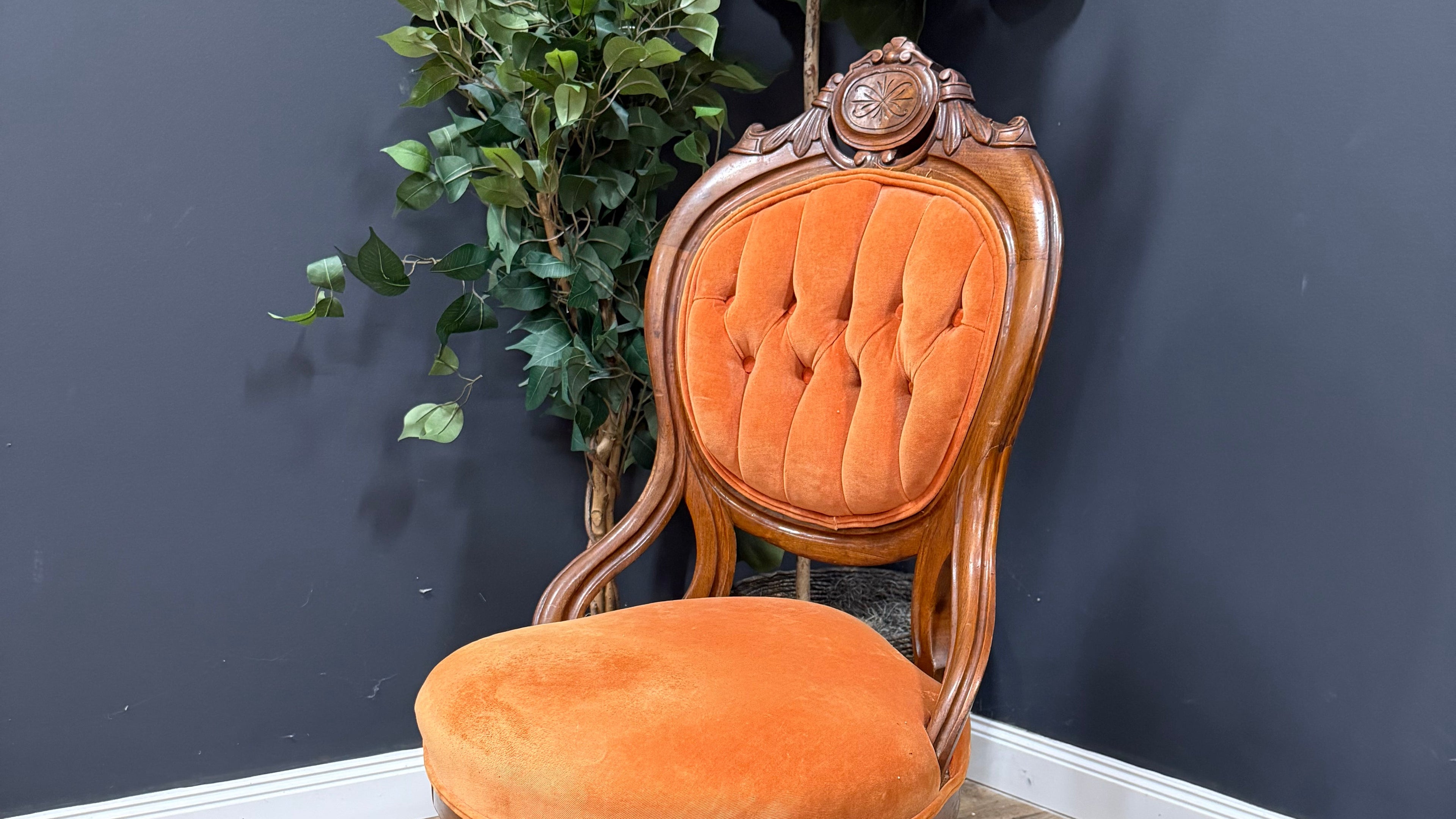 Victorian Style Tufted Accent Chair