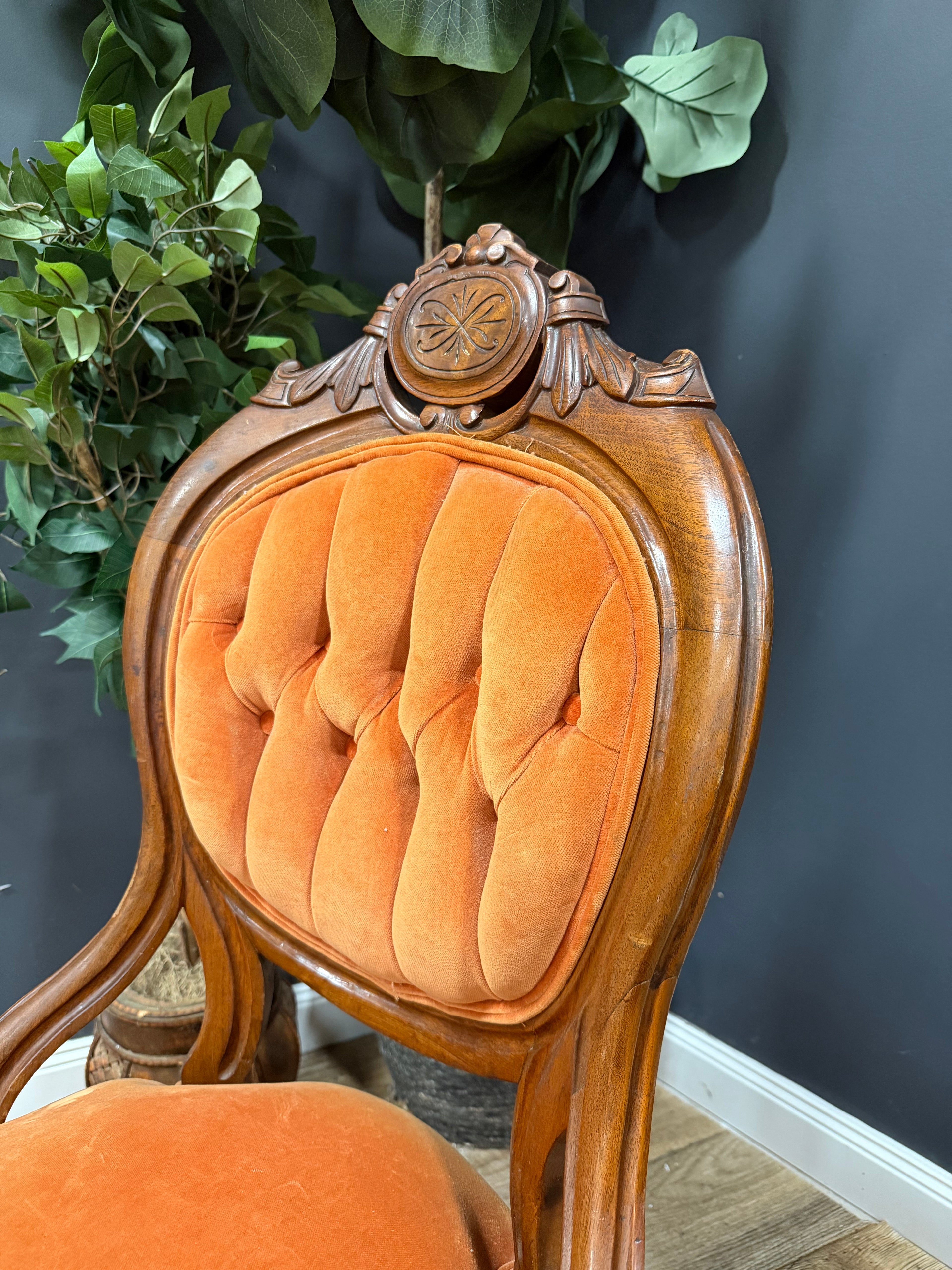 Victorian Style Tufted Accent Chair