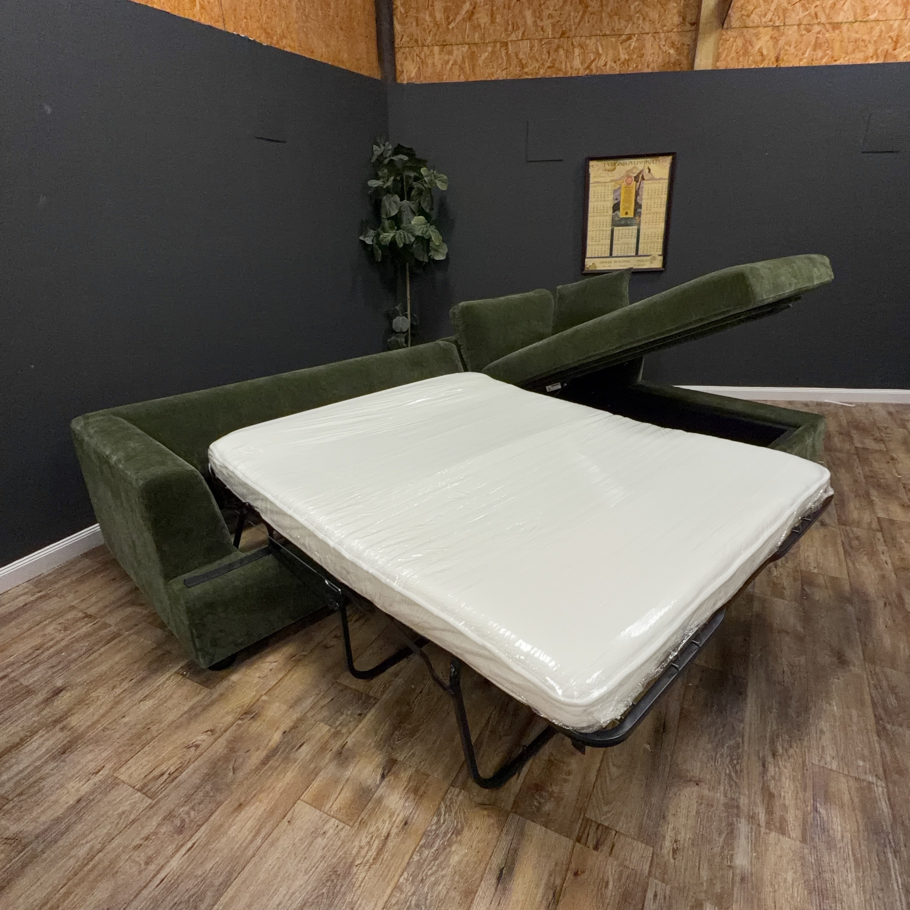 Poly & Bark - Milo Right-Facing Sleeper Sectional