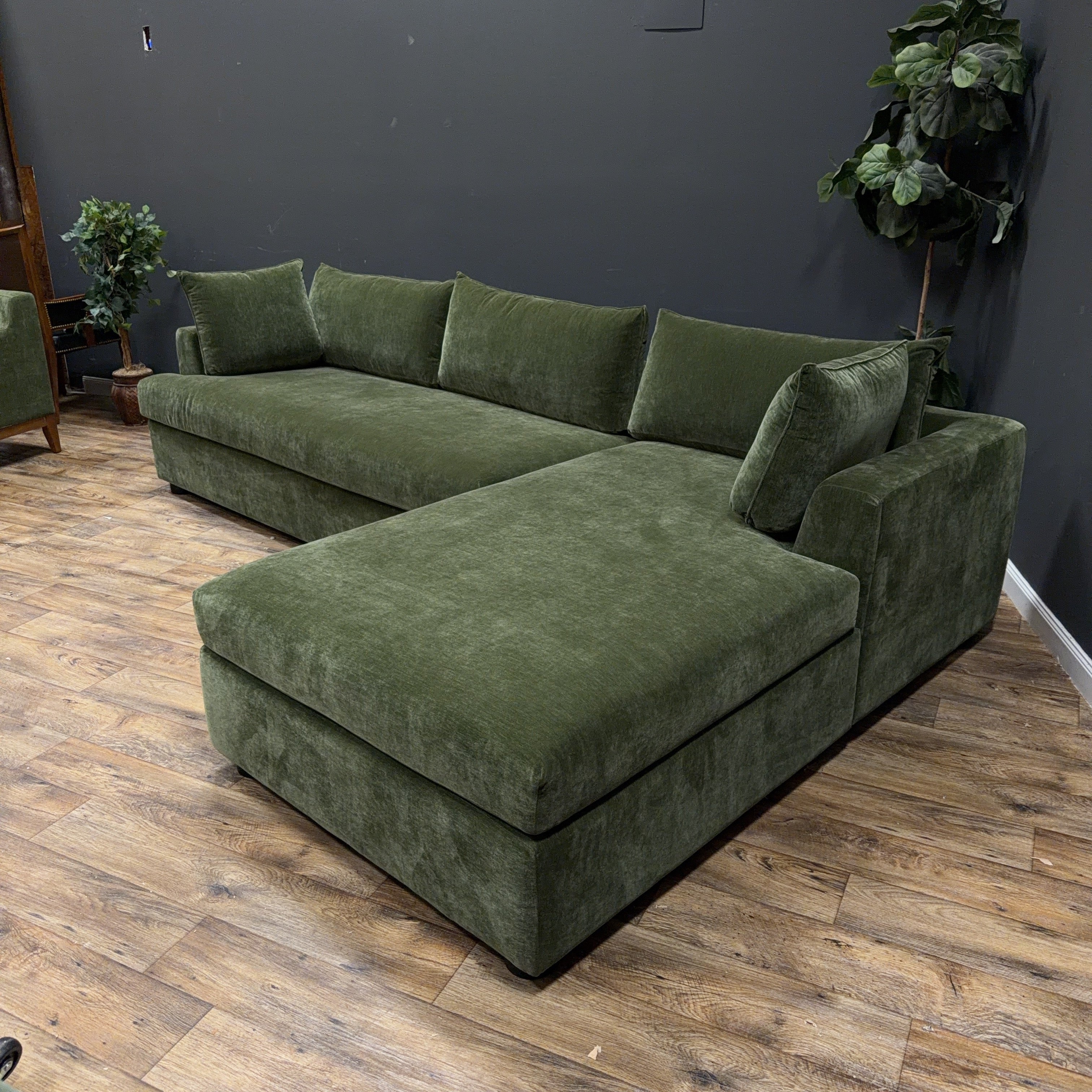 Poly & Bark - Milo Right-Facing Sleeper Sectional
