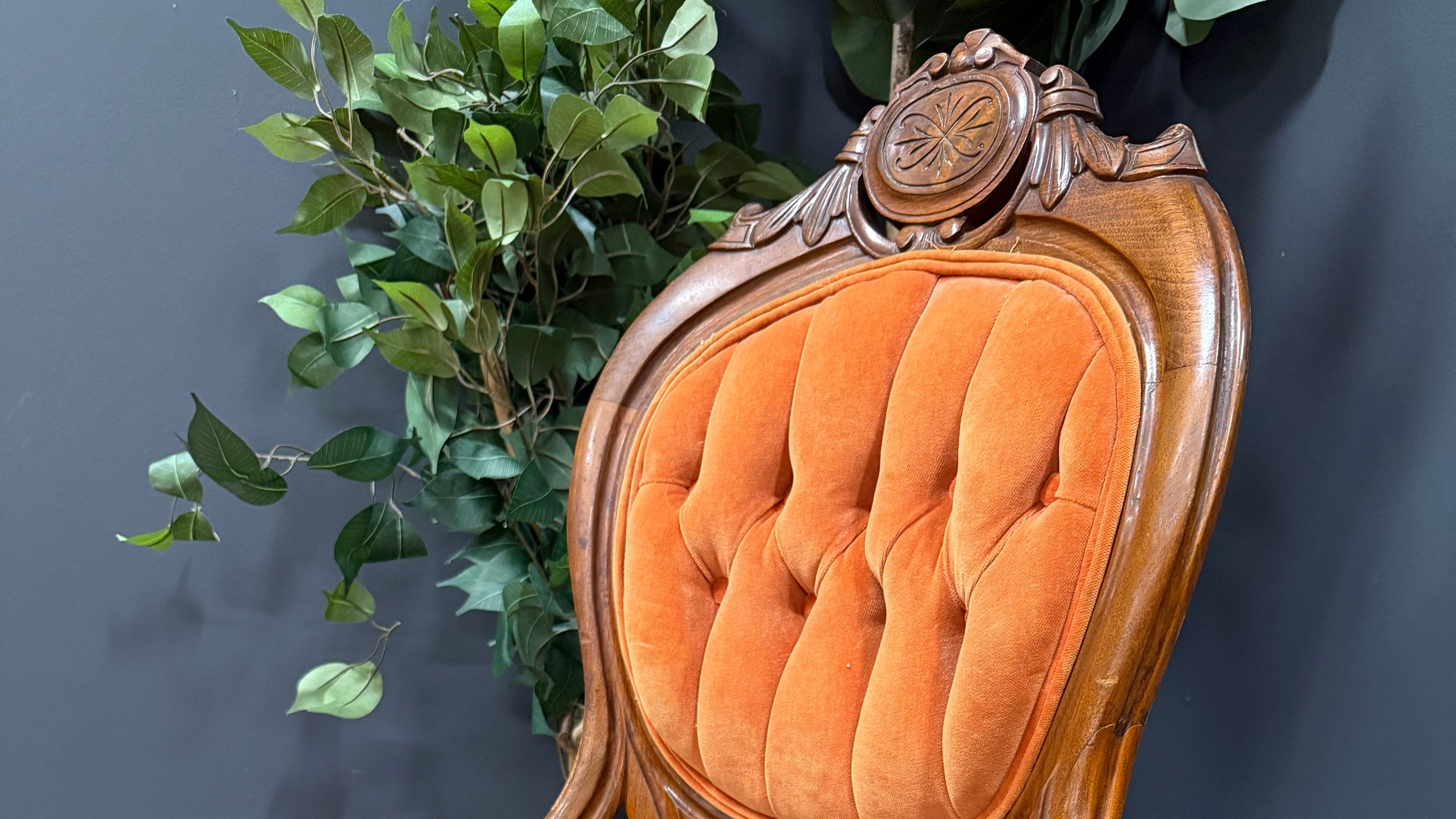 Victorian Style Tufted Accent Chair