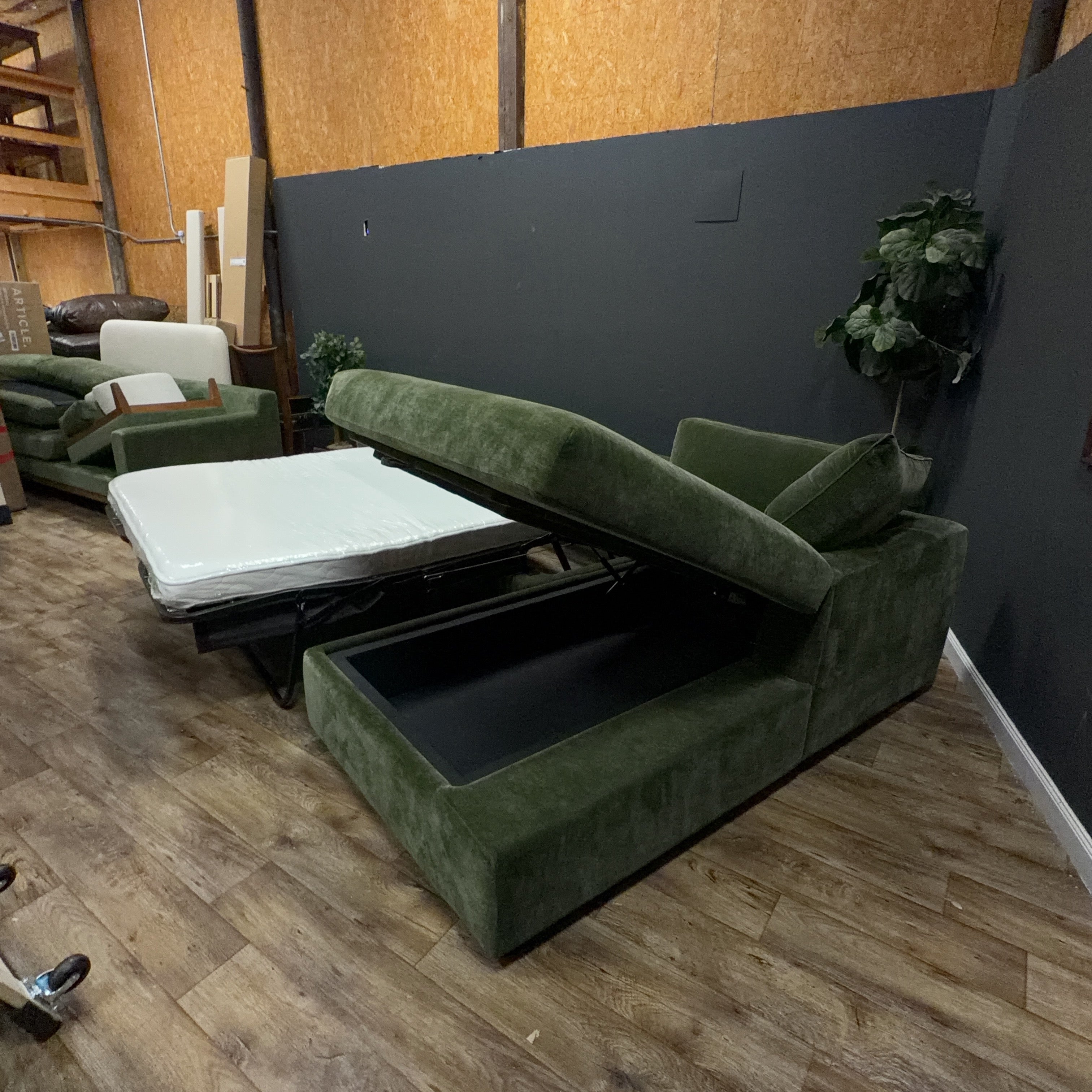 Poly & Bark - Milo Right-Facing Sleeper Sectional