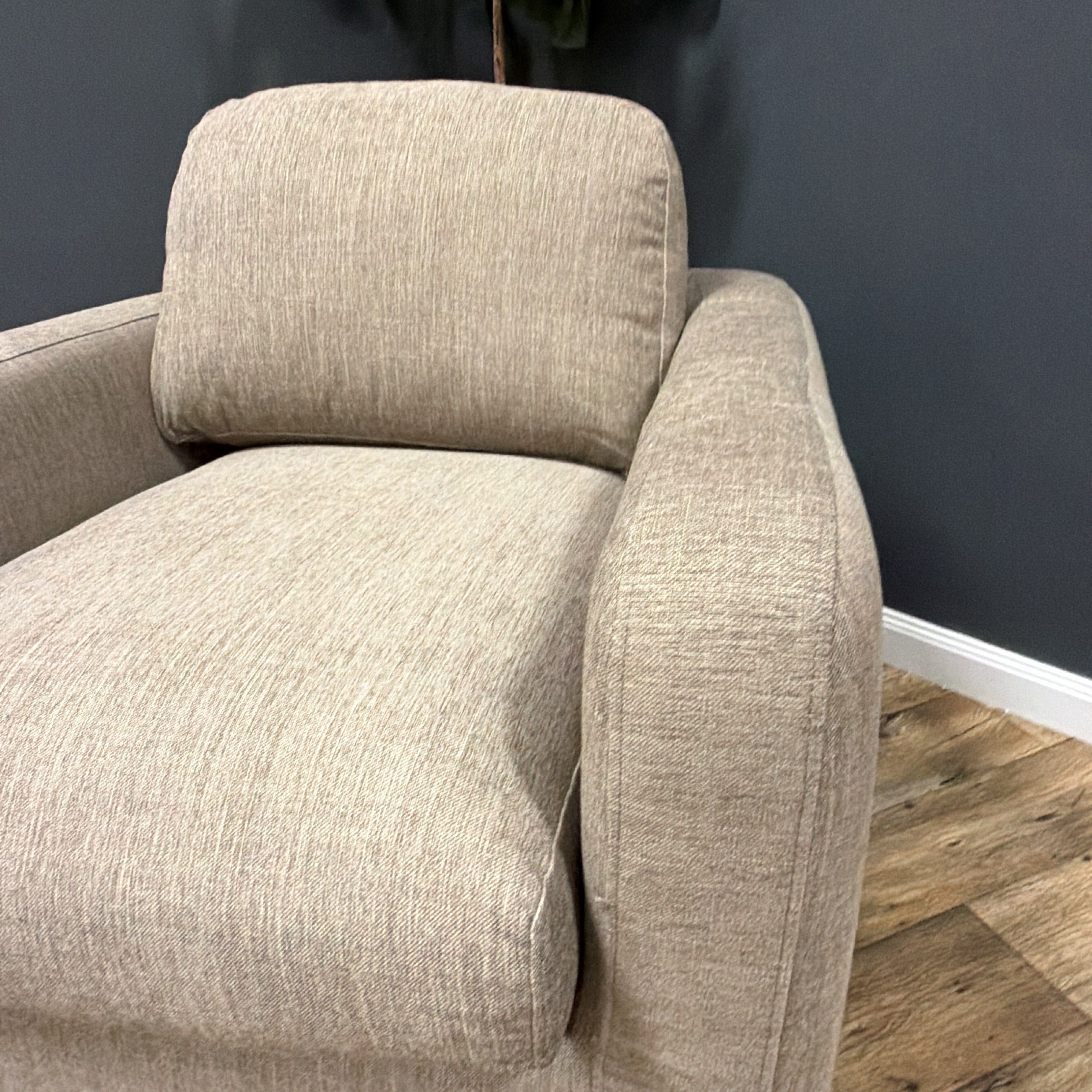 Vati 92” Sofa and Lounge Chair Set – Honey Oak / Buckler Brown