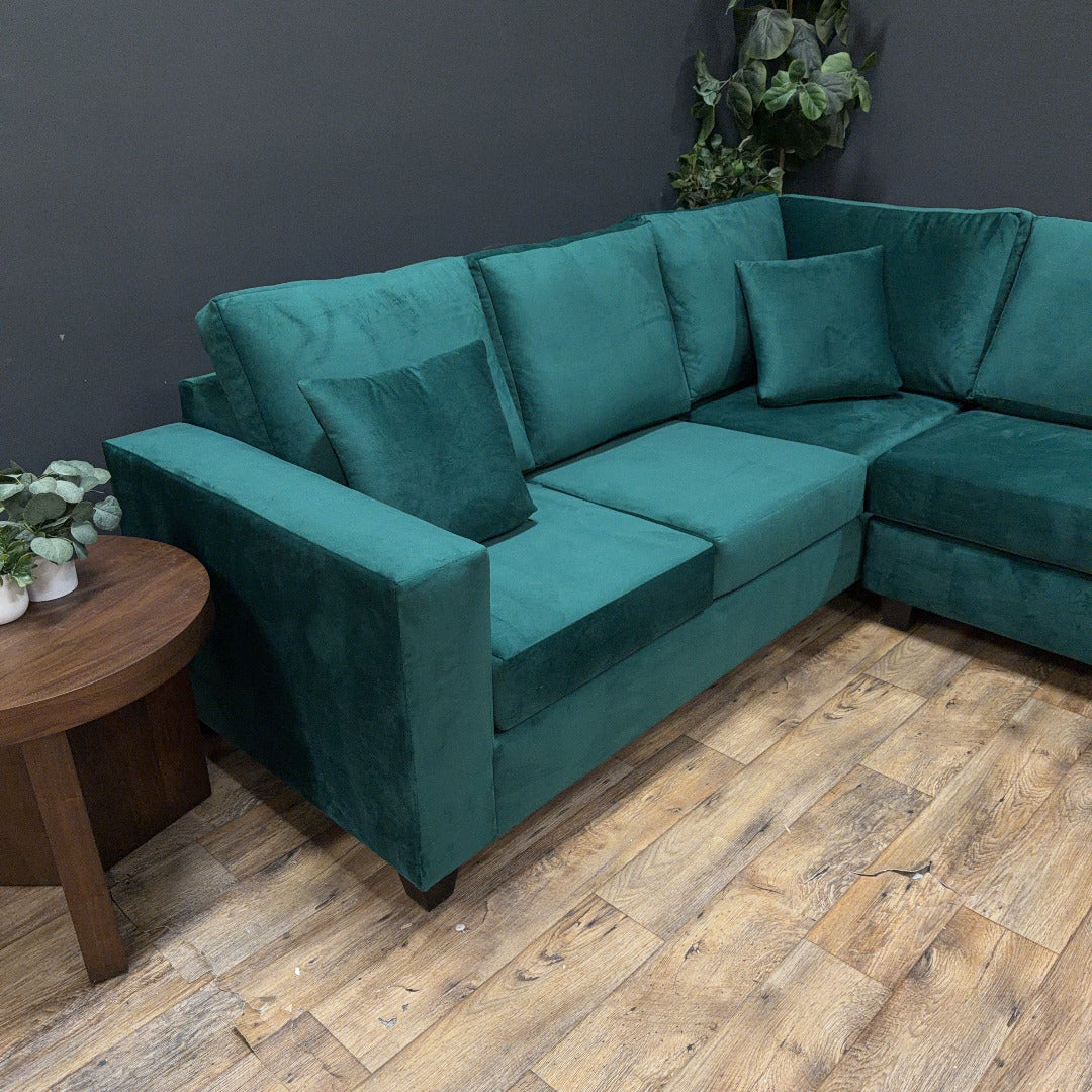 Eilis Sectional Sofa with Ottoman in Harmony Emerald