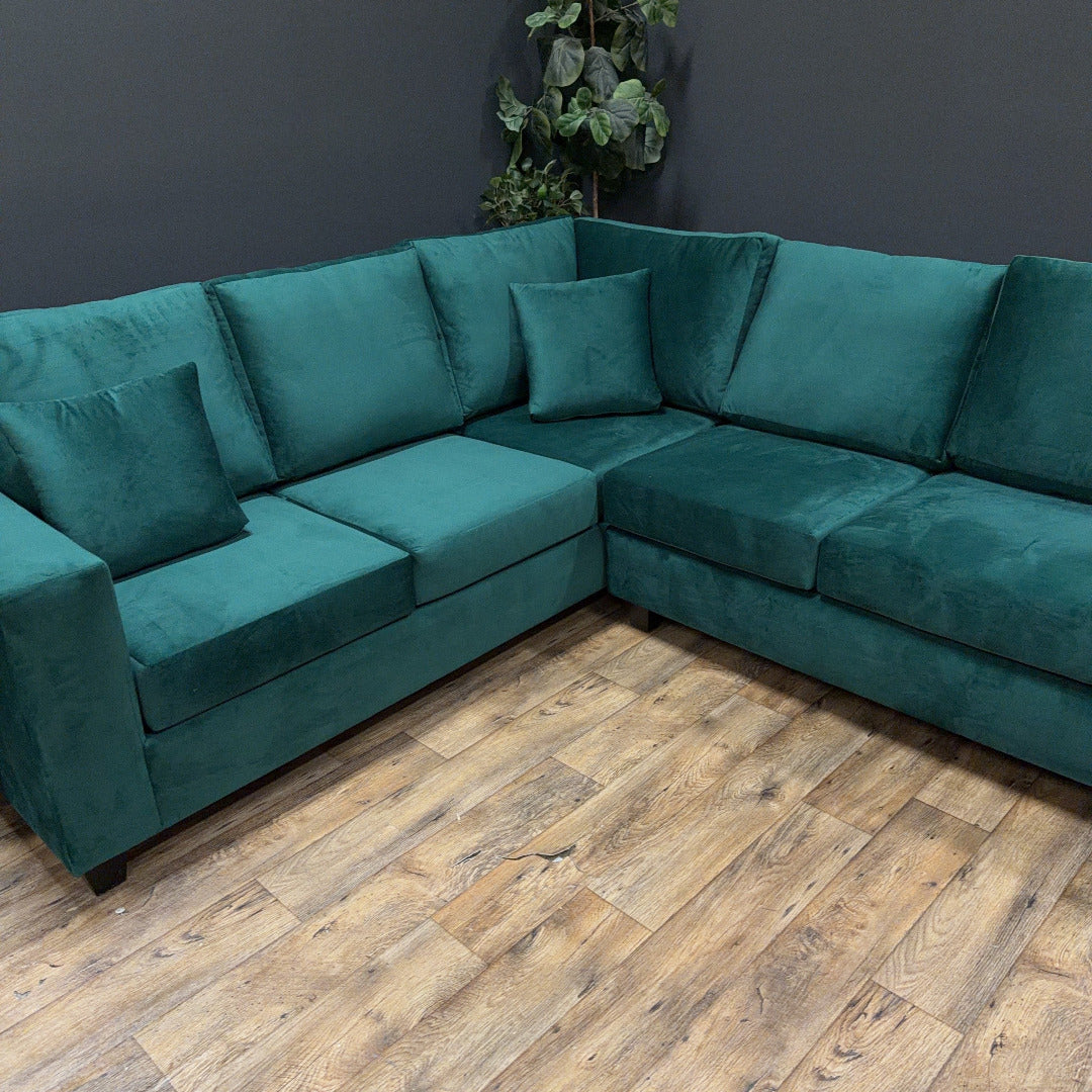 Eilis Sectional Sofa with Ottoman in Harmony Emerald