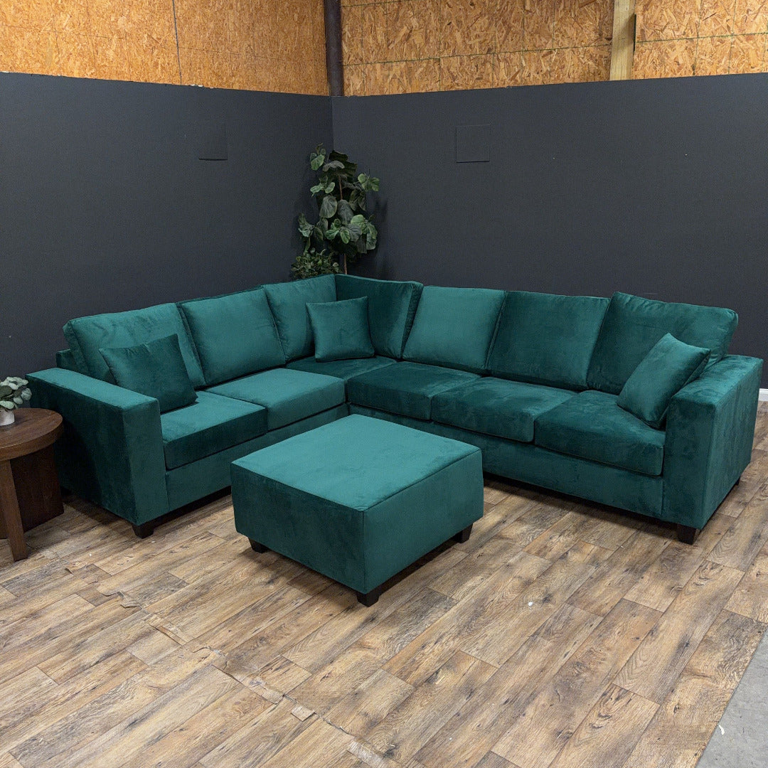 Eilis Sectional Sofa with Ottoman in Harmony Emerald